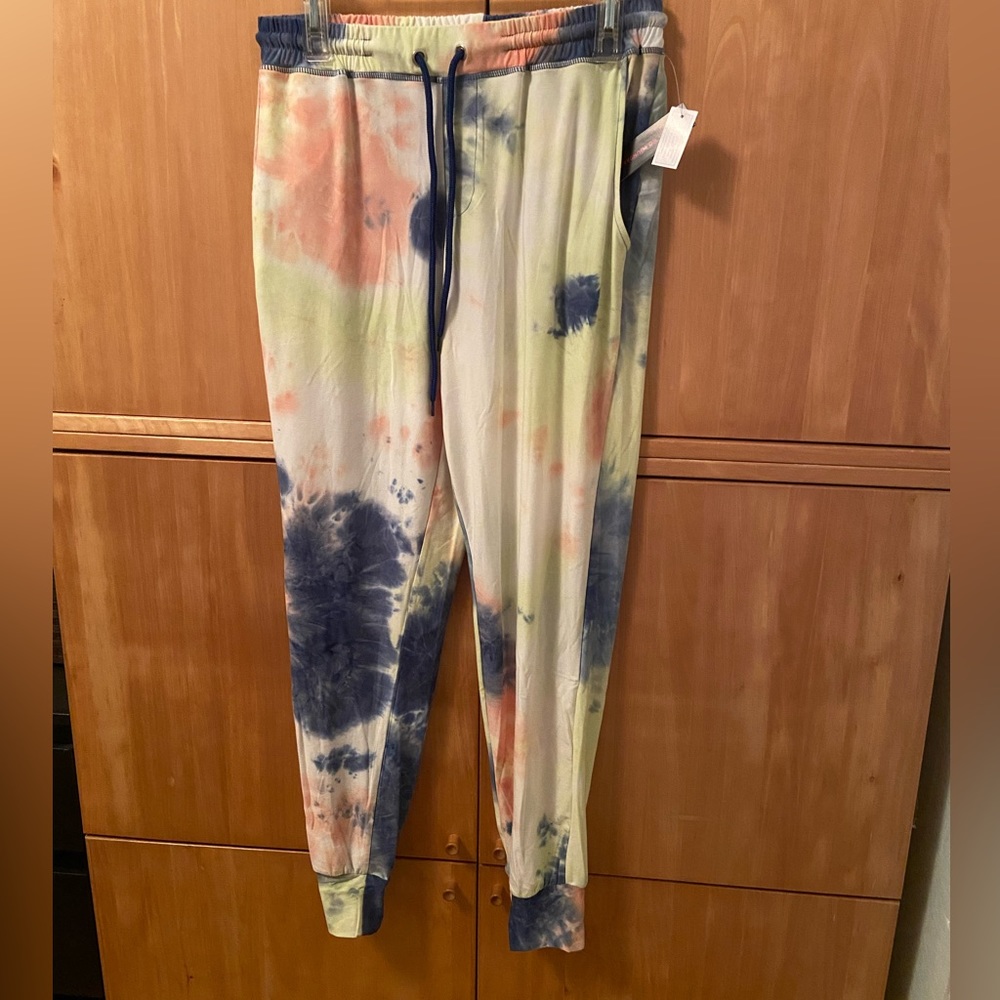 No boundaries tie dye sweats NWT
